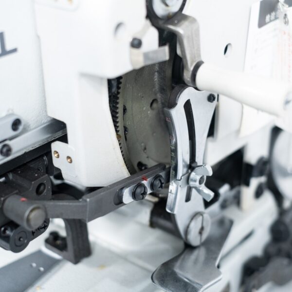 TYPICAL TY-781 Mesin Jahit Lubang Kancing Industrial High Speed - Image 3